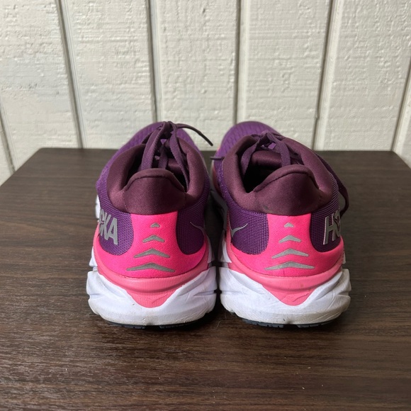 Hoka Clifton 8 sneakers, size 7. - Picture 3 of 8